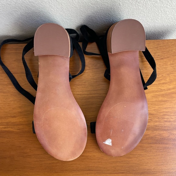 NWOB Steve Madden Rizzaa Suede Strappy Block Heel Sandals. - Picture 8 of 9